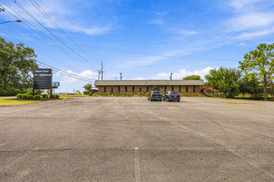 More Photos Of 85 Cude Ln, Madison Office For Lease