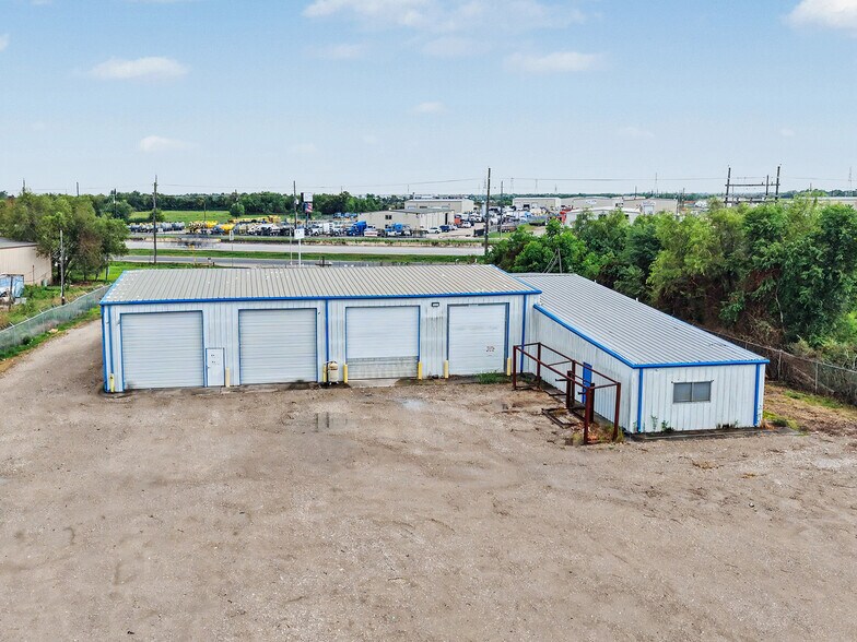More Photos Of 11421 Interstate 10 E, Baytown Service For Lease
