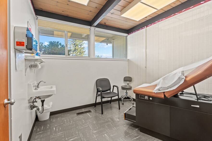 More Photos Of , Ukiah Office For Sale