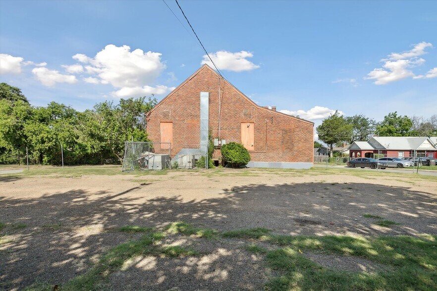 More Photos Of 3428 Littlejohn Ave, Fort Worth Religious Facility For Sale