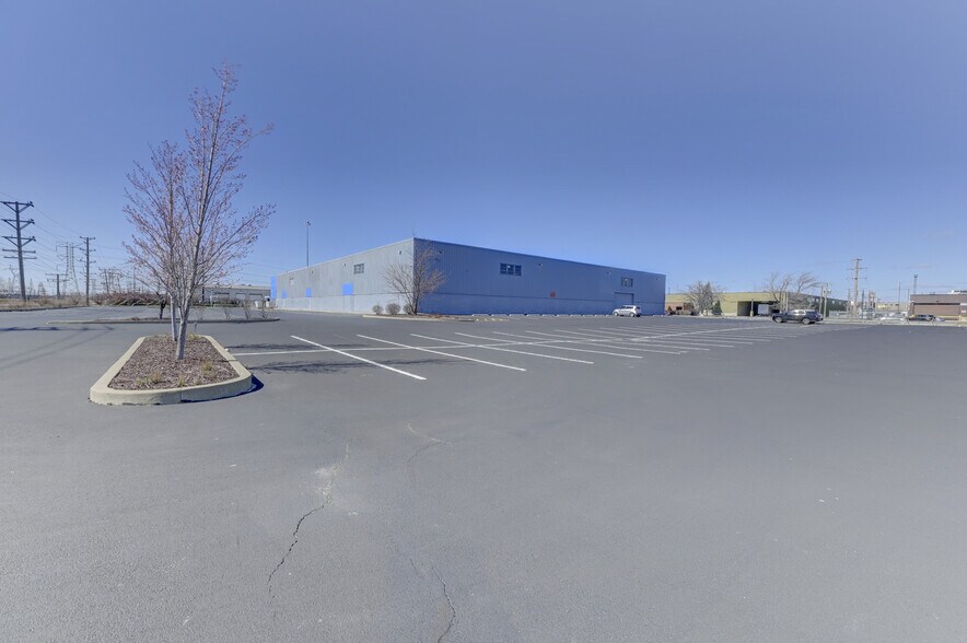 More Photos Of 5555 70th Pl, Bedford Park Freestanding For Sale