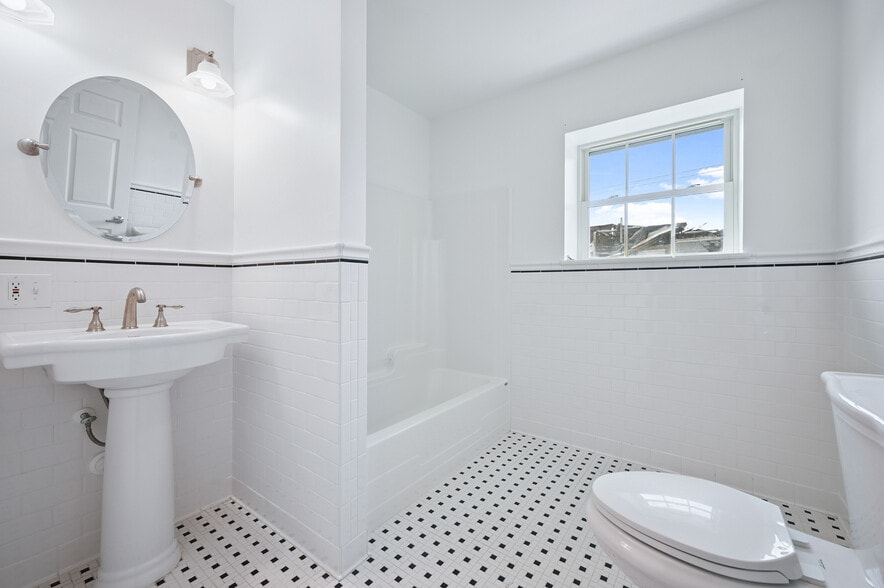 More Photos Of 56 Main St, Stamford Hotel For Sale