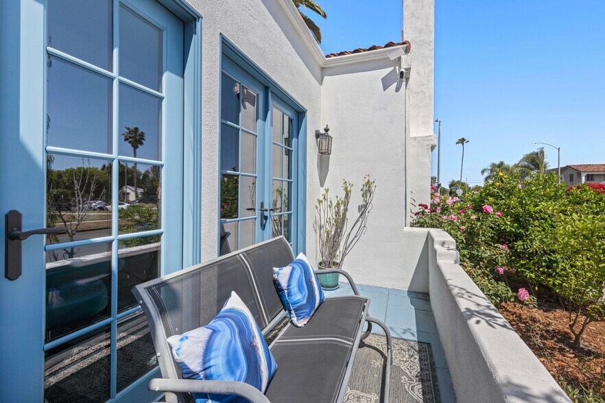 More Photos Of 1569 S Orange Grove Ave, Los Angeles Apartments For Sale