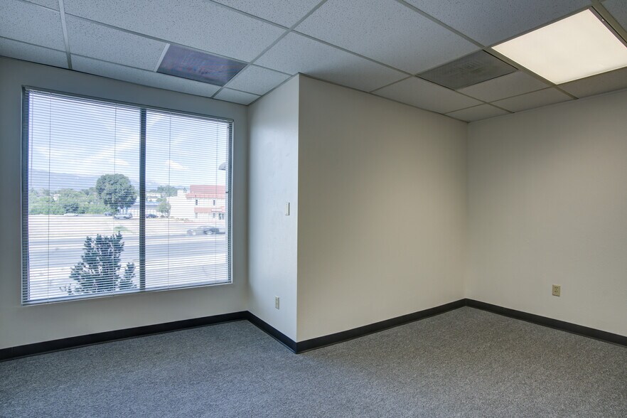 More Photos Of 225 S Academy Blvd, Colorado Springs Office For Sale