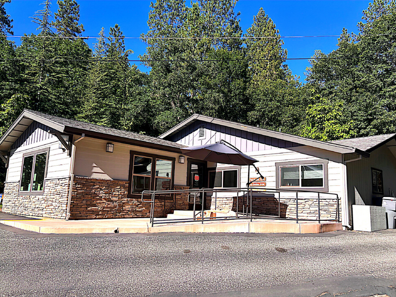 Primary Photo Of 17120 Placer Hills Rd, Meadow Vista Veterinarian Kennel For Sale