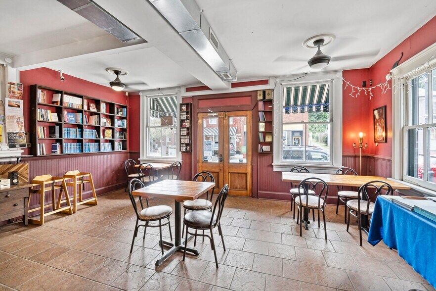 More Photos Of 485 Valley St, Scottsville General Retail For Sale