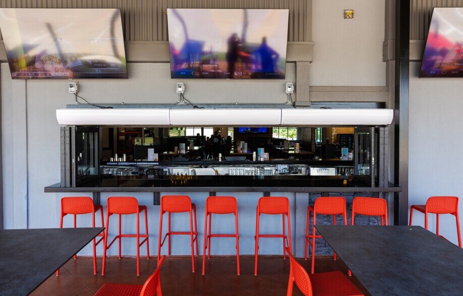 More Photos Of 6501 North Fwy, Fort Worth Restaurant For Sale