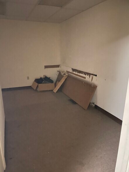 More Photos Of 1063 E Parkway South, Memphis Flex For Sale