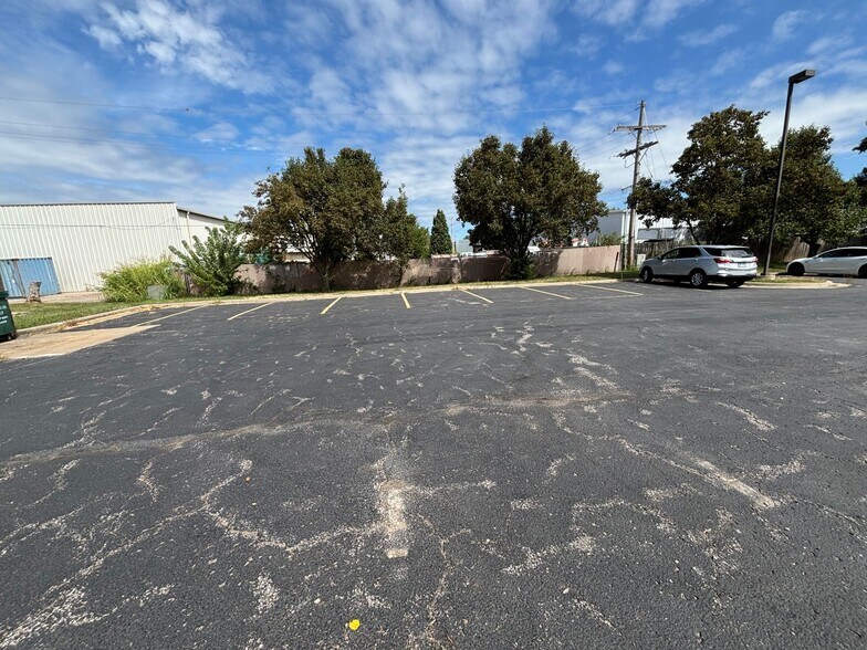 More Photos Of 2415 Ponderosa Dr, Lawrence Warehouse For Lease