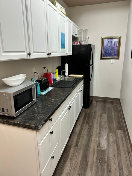More Photos Of 9578 111th Ave NW, Edmonton Medical For Sale