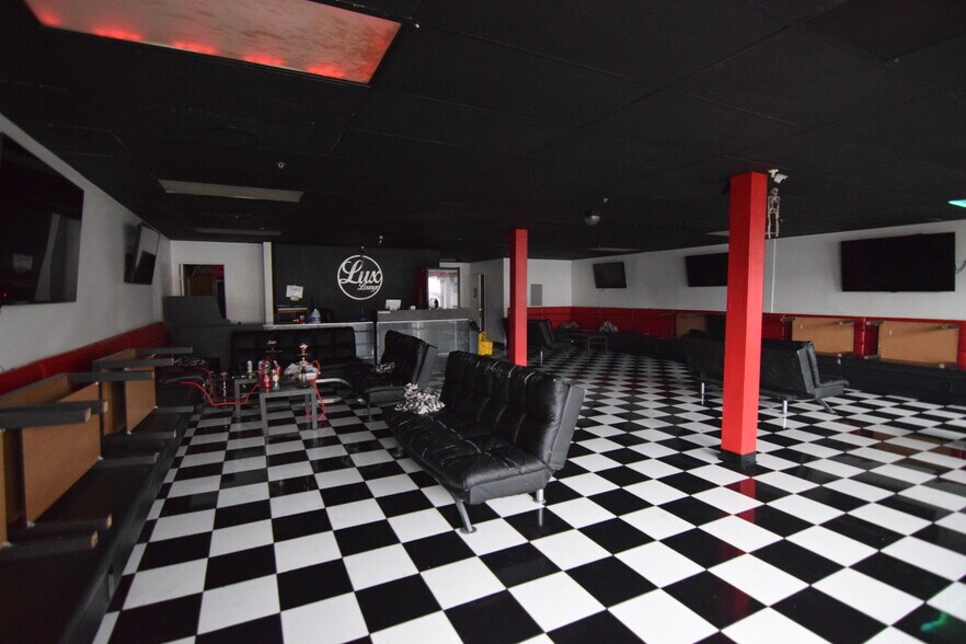 More Photos Of 6172-6196 University Ave, San Diego Unknown For Lease