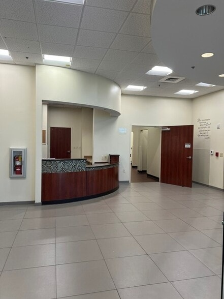 More Photos Of 40107 Highway 27, Davenport Medical For Lease