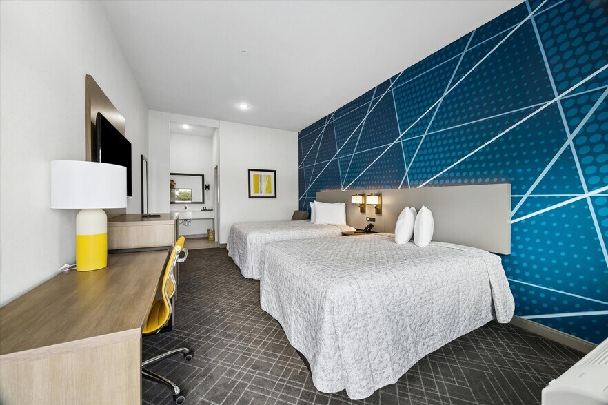 More Photos Of 6424 Queenston Blvd, Houston Hotel For Sale