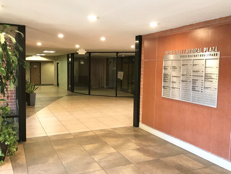 More Photos Of 19231 Victory Blvd, Reseda Medical For Lease