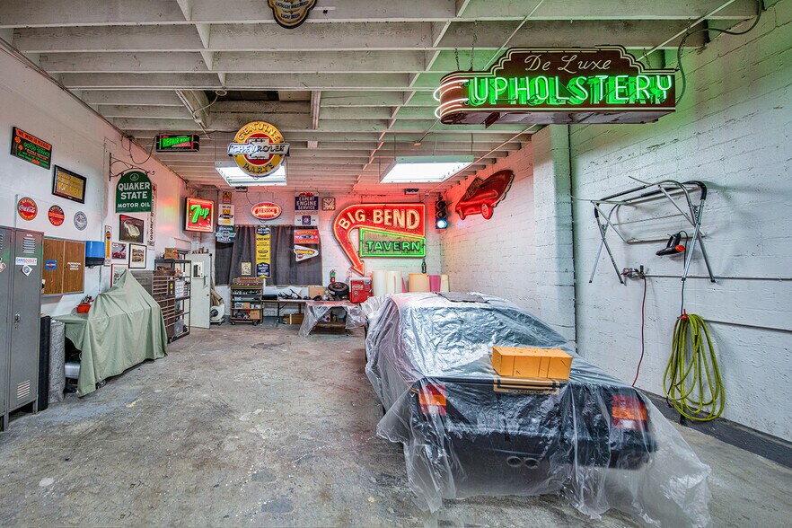 More Photos Of 327 SE 80th Ave, Portland Auto Repair For Sale