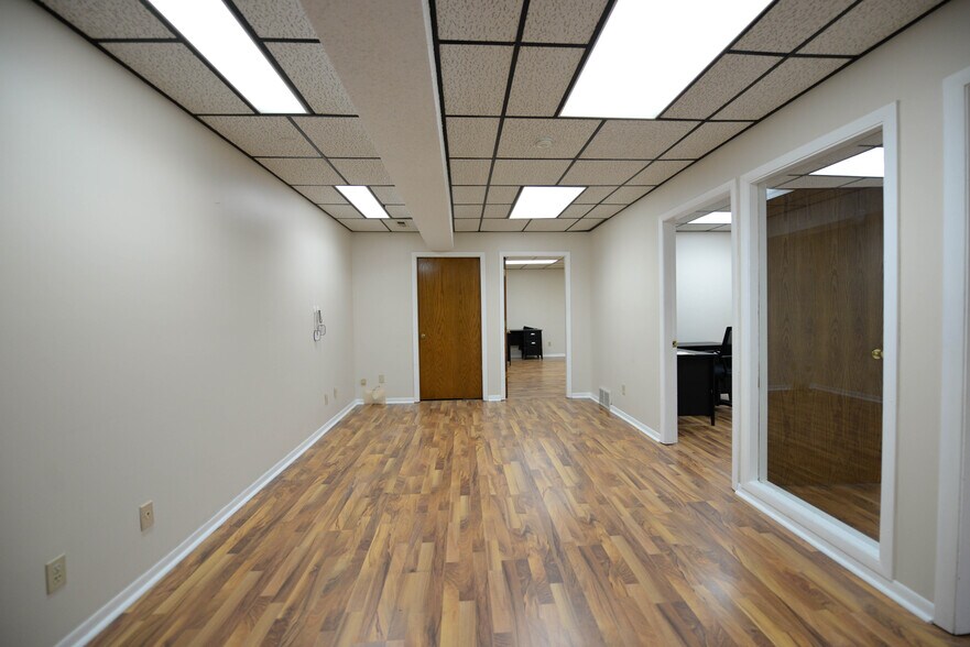 More Photos Of 20620 Burl Ct, Joliet Warehouse For Lease