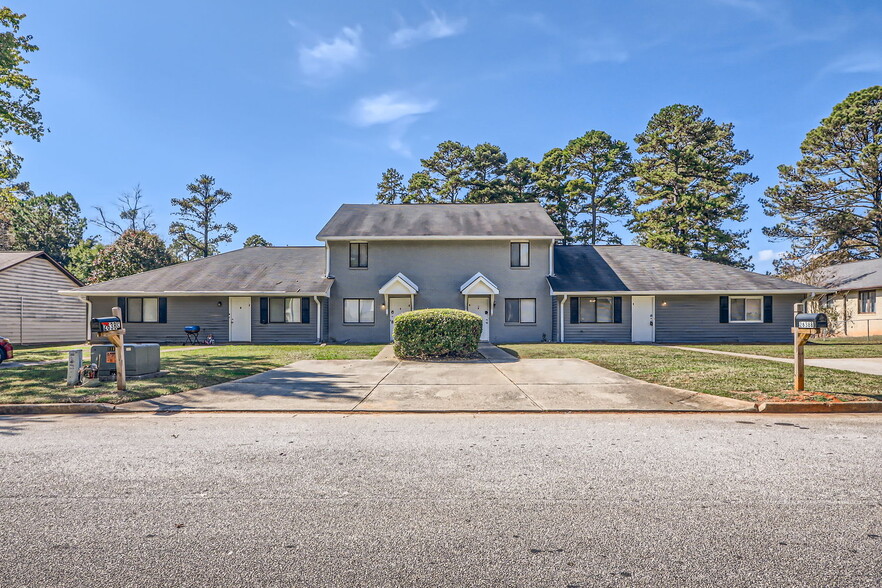 Primary Photo Of 2638 Fieldstone View Ln SE, Conyers Apartments For Sale