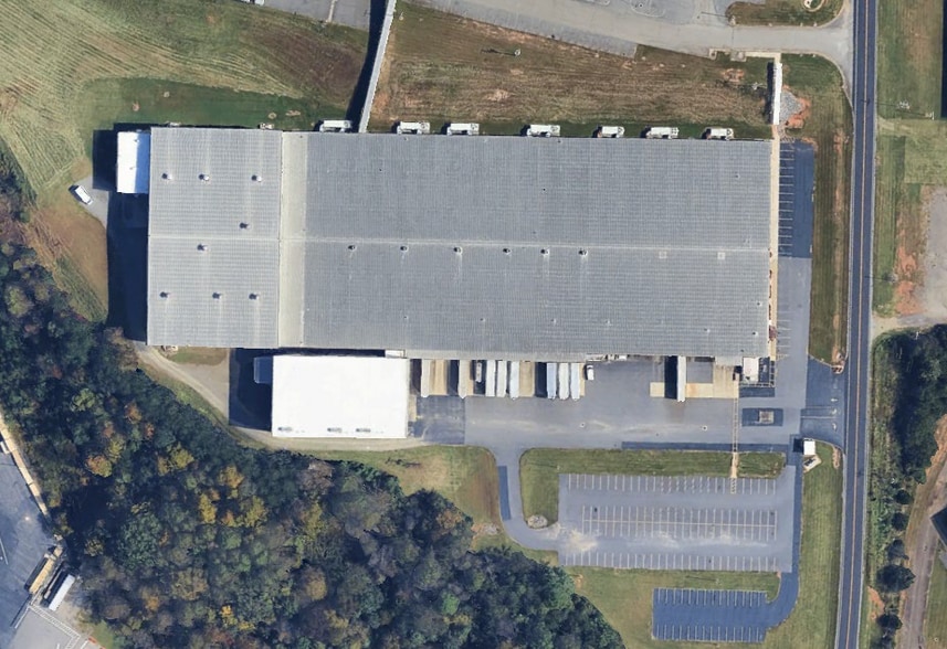 More Photos Of 229 Hollie Dr, Martinsville Warehouse For Lease