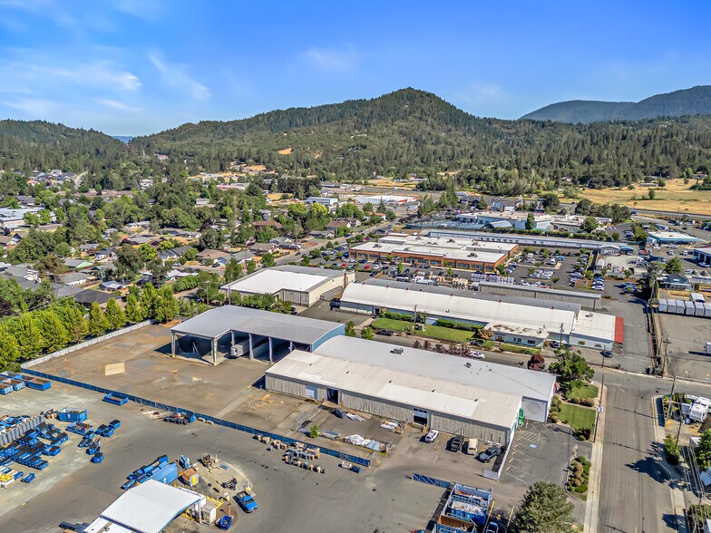 More Photos Of 1990 NW Washington Blvd, Grants Pass Warehouse For Sale