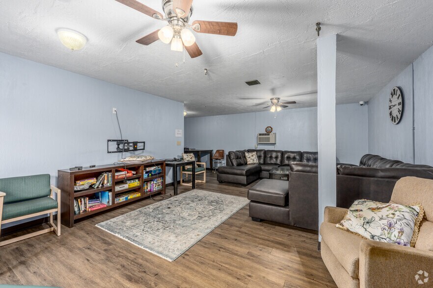 More Photos Of 640 S Ridgewood Ave, Daytona Beach Hotel For Sale