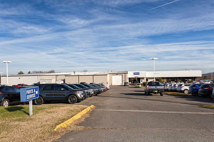 More Photos Of 207 Princeton Rd, Johnson City Auto Dealership For Sale