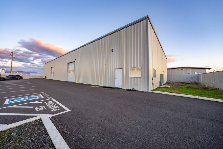 More Photos Of 188 Salmon Way, White City Industrial For Sale