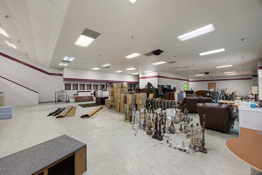 More Photos Of 2058 Hollywood Dr, Jackson Freestanding For Sale