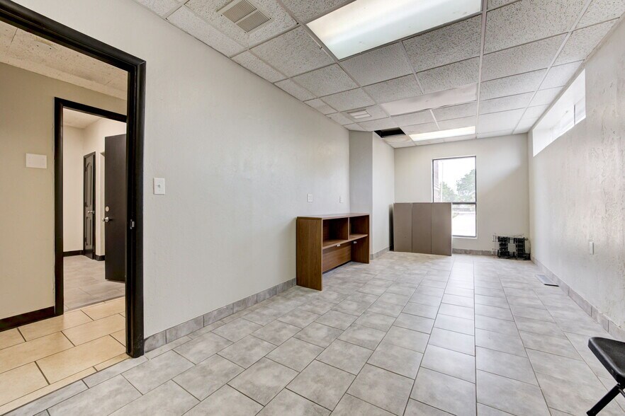 More Photos Of 324 N 19th St, Guthrie Office For Sale