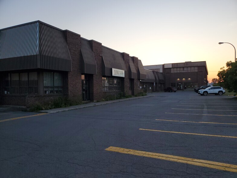 More Photos Of 920-960 Rue Bégin, Montréal Showroom For Lease