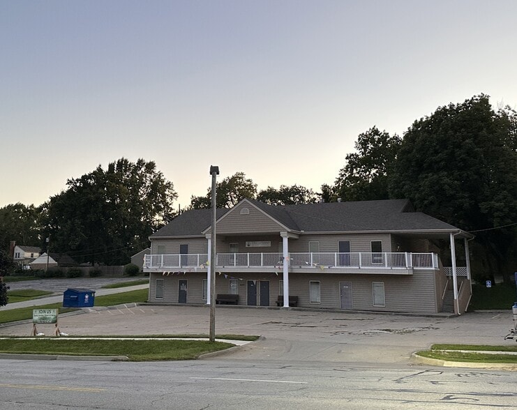 More Photos Of 4370 N Oak Trfy, Kansas City Office For Sale