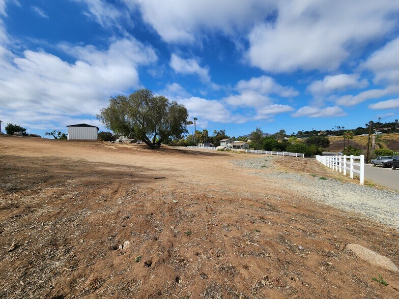 More Photos Of 1060 Crest View Rd, Vista Land For Sale