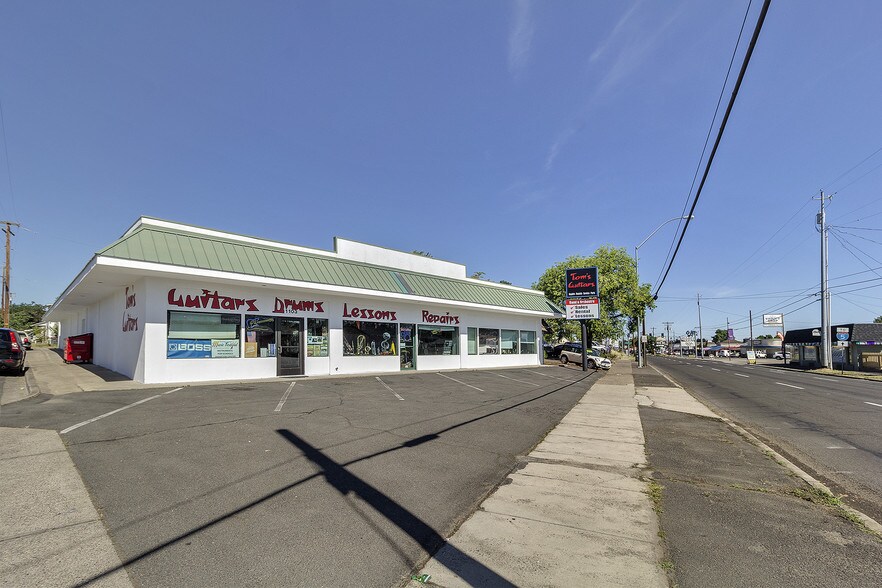 More Photos Of 1105 N Riverside Ave, Medford Freestanding For Sale