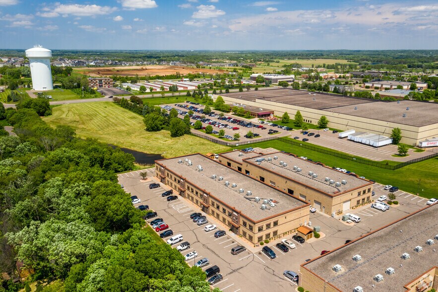 More Photos Of 670 Commerce Dr, Woodbury Unknown For Lease