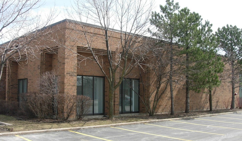 More Photos Of 747 Church Rd, Elmhurst Unknown For Lease