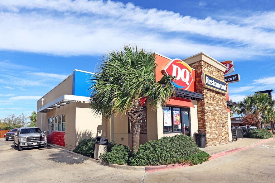 More Photos Of 1226 W Highway 287 Byp, Waxahachie General Retail For Sale