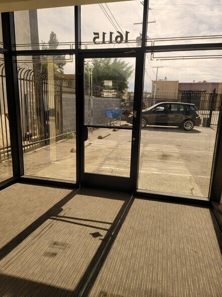 More Photos Of 16115 Valerio St, Van Nuys Warehouse For Lease