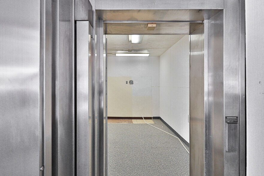 More Photos Of 320 W Cocoa Beach Cswy, Cocoa Beach Storefront Retail Office For Sale