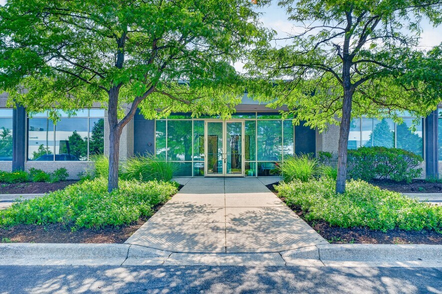 More Photos Of 2350 Ravine Way, Glenview Medical For Lease
