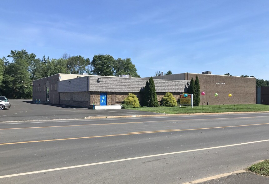 More Photos Of 1065 Industrial Blvd, Southampton Warehouse For Lease