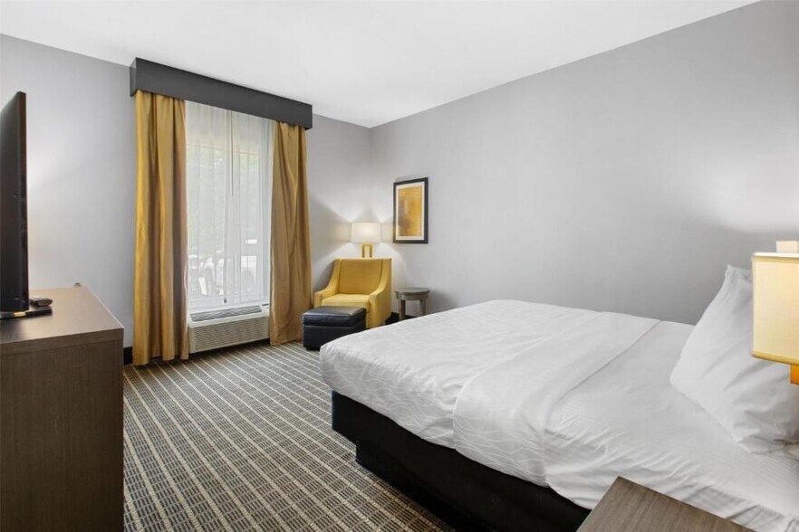 More Photos Of 13600 Hartman Ln, Walker Hotel For Sale