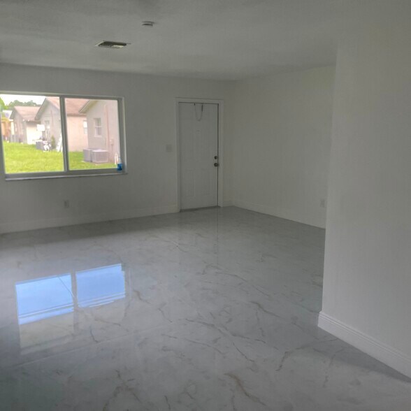 More Photos Of 5923 Pierce St, Hollywood Multifamily For Sale