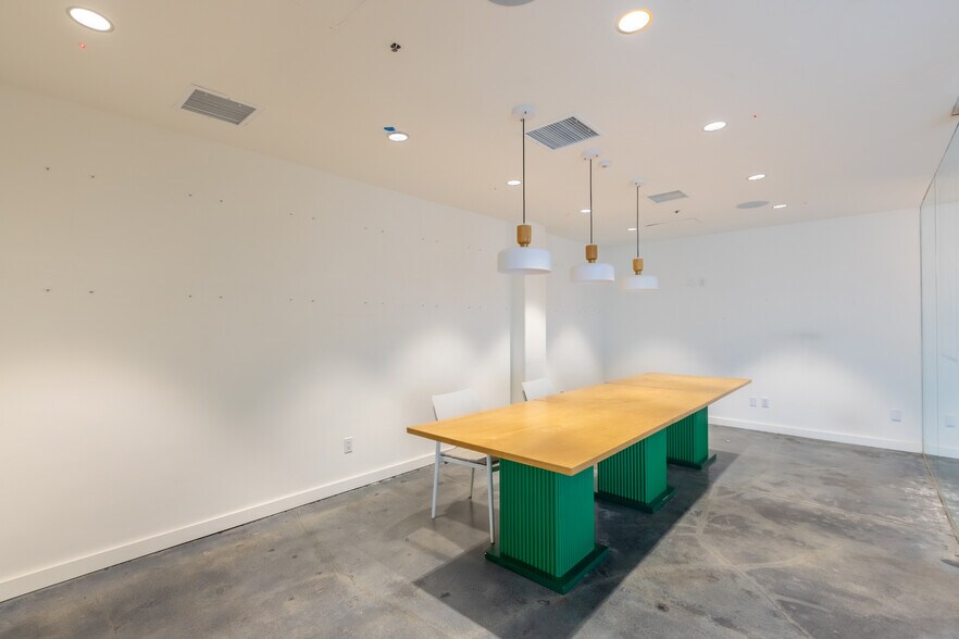 More Photos Of 3058 N Lima St, Burbank Warehouse For Sale