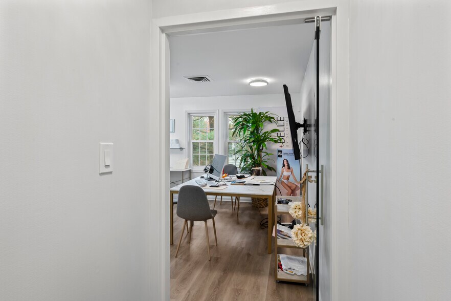 More Photos Of 2102 Gallows Rd, Vienna Medical For Lease