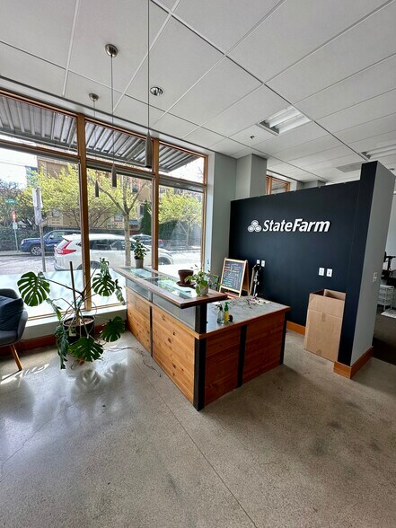 Primary Photo Of 1919 NW Quimby St, Portland Apartments For Lease