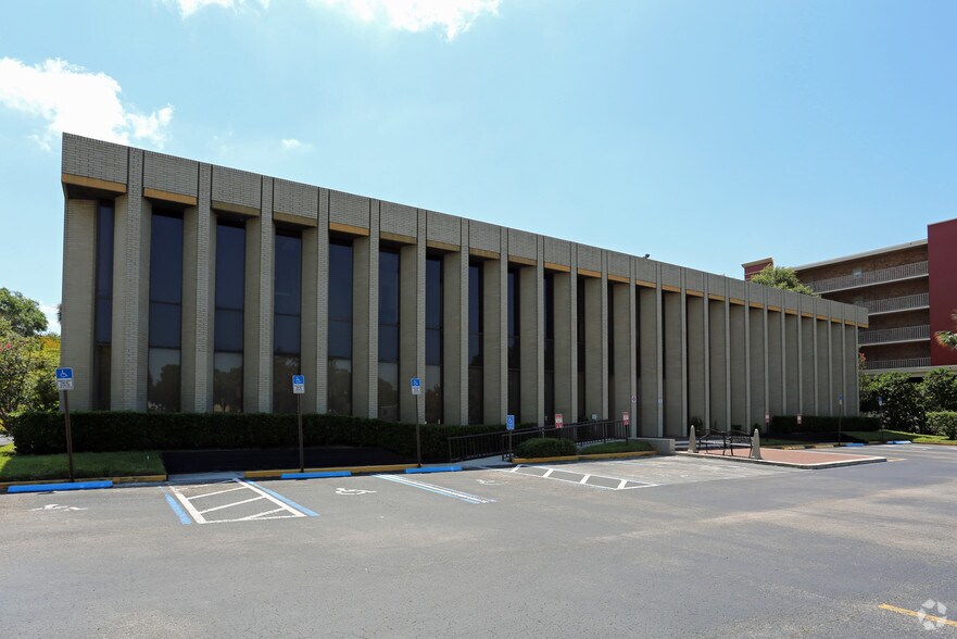 More Photos Of 1300 N Westshore Blvd, Tampa Office For Sale