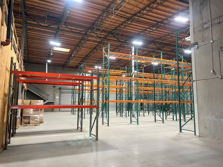 More Photos Of 2842 N Ontario St, Burbank Warehouse For Lease