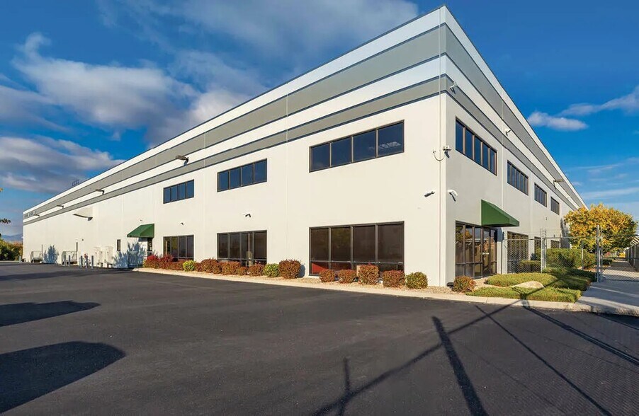 More Photos Of 651 E Gowen Rd, Boise Warehouse For Lease
