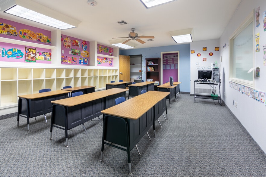 More Photos Of 6409 W Poly Webb Rd, Arlington Schools For Sale