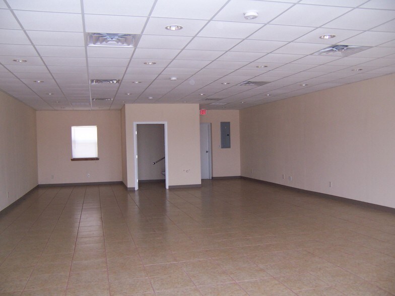 More Photos Of 3620 De La Ronde Dr, Chalmette Storefront Retail Office For Lease