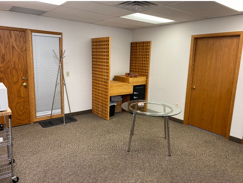 More Photos Of 1415 Lilac Dr N, Golden Valley Office For Lease